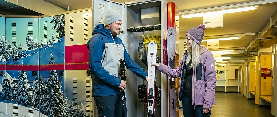 DAS Kontaktlose SKIDEPOT GLEICH BEI DEN SEILBAHNEN SERFAUS